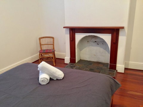 Carey Cottage - Stays Accommodation 3