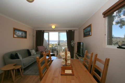 Cascades 13/3 Kurrajong Street - Stayed 1