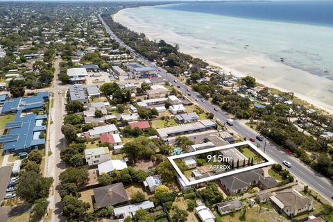 Casual Beachin It Family Getaway- With Bungalow On Beachfront - Stayed 1