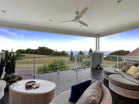Caves Luxury Beachside Escape - Literally Across The Road From Surf Club - Stayed 0