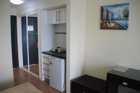 Centenary Motor Inn - Stays Accommodation 2