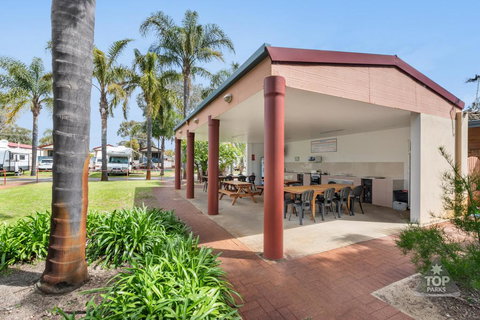 Central Caravan Park - Stayed 1