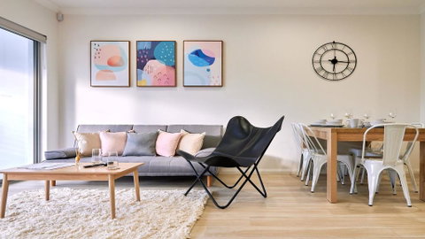 Central Garden City Apt - Mobile Hotspot & WiFi - - Stays Accommodation 2