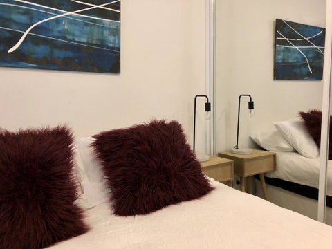 Central Station - 1 Bedroom Apt With View - Stayed 2