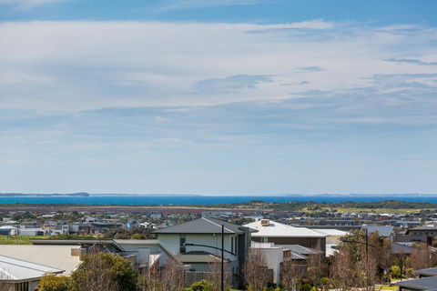 Centreside Ocean Views 59 - Stays Accommodation 2