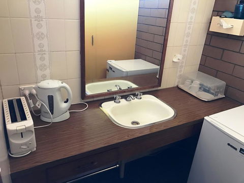 Century Motor Inn - Stayed 2