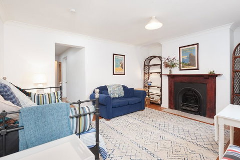 Charming Centrally Located 2 Bedroom Accommodation - Stayed 1