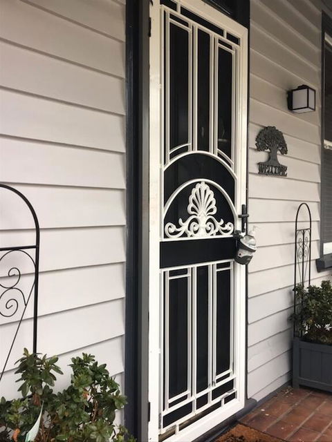 Charming Miners Cottage In The Hip City Of Geelong - Stayed 1