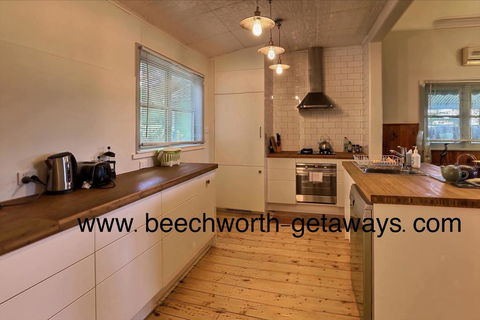 Cherry Blossom Cottage - Beechworth-Getaways - Stayed 1