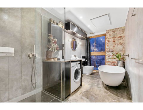 Chic Warehouse Apartment In Hipster, Foodie Hub - Stayed 3