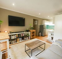 Chic Pet Friendly  500m to the Beach w/ parking - Stayed