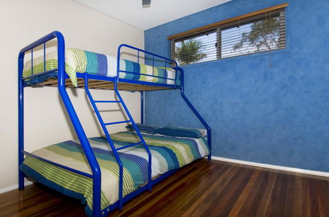 Chriscross Retreat 9 Cross Street - Stays Accommodation 2