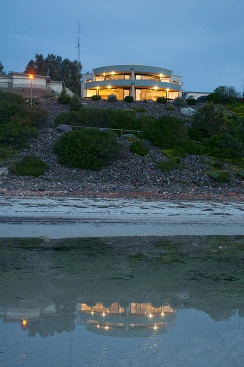 Cliff House Beachfront Villas - Stayed 3