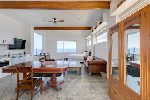 CLIFFSIDE: BONDI BEACH - Stays Accommodation 1