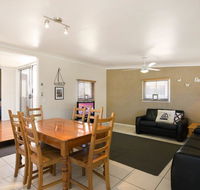 Close to Water Restaurants and Clubs Toorbul St Bongaree - Stays Accommodation