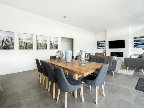 Coastal Chic - Stayed 1