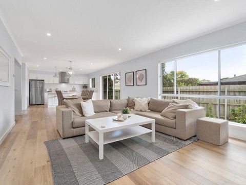Coastal Luxury Retreat - Stayed 1