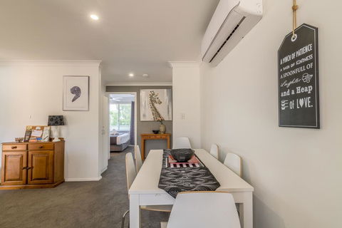 Cole House Apartments - Stayed 2