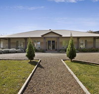 Collins Retreat - 4 Bedroom home with Pool