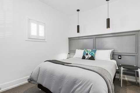 Colonial Hampdens - Stayed 0