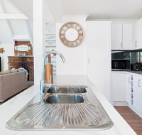 Combined Kingsley Beach House - Stays Accommodation