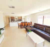 Comfortable 5BR House 6mins to Werribee Station.Great Ocean Road tourist stopover - Stayed