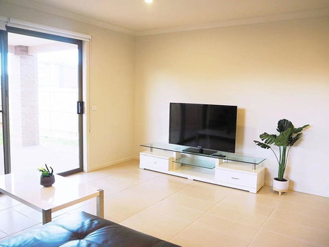 Comfortable 5BR House 6mins To Werribee Station.Great Ocean Road Tourist Stopover - Stayed 2