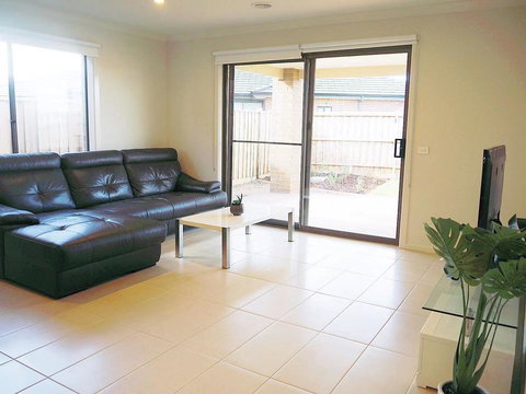 Comfortable 5BR House 6mins To Werribee Station.Great Ocean Road Tourist Stopover - Stayed 1