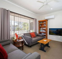 Comfortable Queen sized room near Tuggerah Lake - Stayed