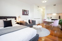 Comfortable Renovated Studio Close To City