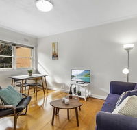 Comfy one-bedroom unit between city and airport - Stayed