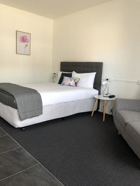 Commodore Motor Inn - Stayed 2