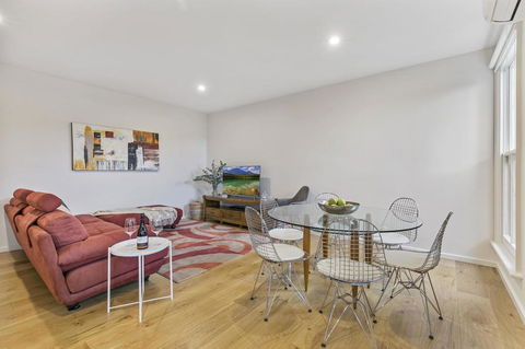 Convenient And Quiet In Sophisticated Malvern - Stayed 0