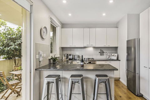 Convenient And Quiet In Sophisticated Malvern - Stayed 1