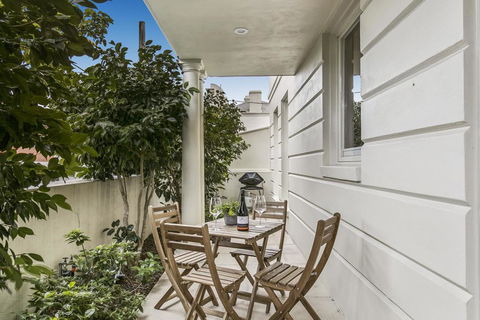 Convenient And Quiet In Sophisticated Malvern - Stayed 2