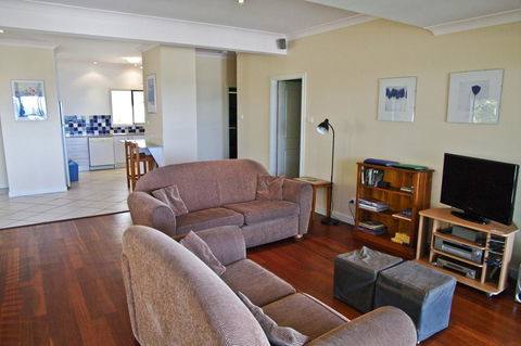 Cooinda, 17 Dulconghi Street - Stays Accommodation 0