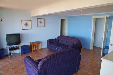 Cooinda, 17 Dulconghi Street - Stays Accommodation 2