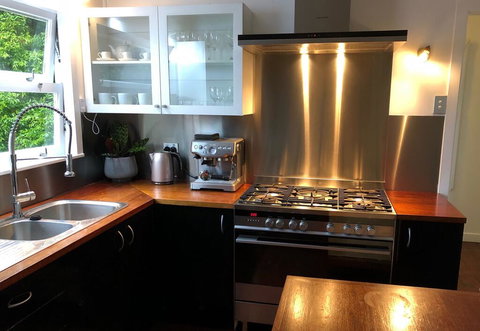 Cool Green Queenslander - Noosaville - Stays Accommodation 2