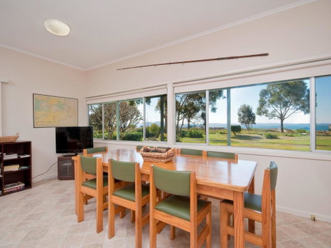 Corlette Point Road, 18, Sandy Shores - Stayed 3