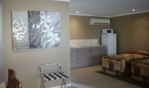 Cosmos Country Motor Inn - Stayed 0