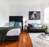 Cosy nook in inner-city Victorian mansion - Stayed