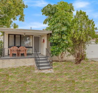 Cosy Neat and Convenient Holiday House - Stays Accommodation