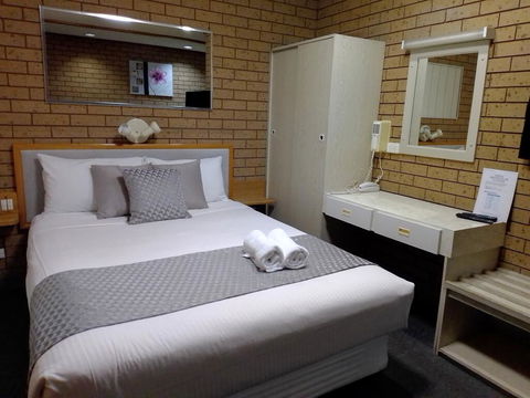 Country Home Motor Inn - Stayed 0