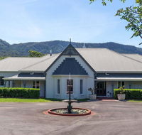 Cowley House - stunning entertainer views pool - Stayed