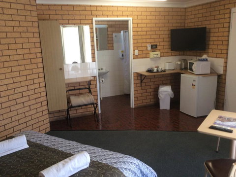 Cross Roads Motel - Stays Accommodation 3