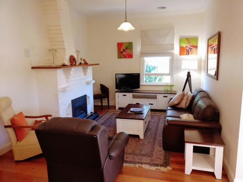 Darling House Castlemaine - Stays Accommodation 3