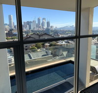 Darlinghurst Spacious apartment with balcony and pool with harbour views - Stayed