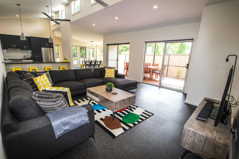 Decked Out At Bright - Stayed 0