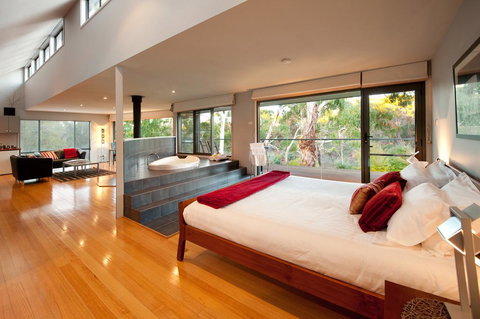 Dee Jays Studio - Stayed 2