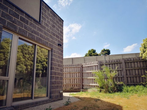Delicate And Peaceful Bundoora Townhouse 10-R1 - Stays Accommodation 1